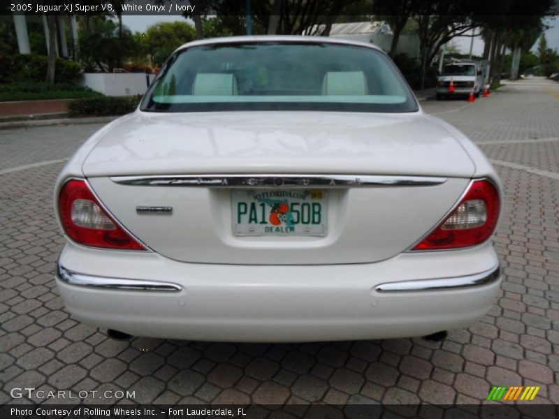White Onyx / Ivory 2005 Jaguar XJ Super V8