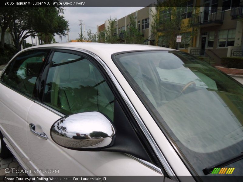 White Onyx / Ivory 2005 Jaguar XJ Super V8
