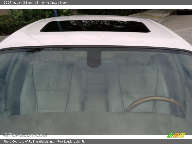 White Onyx / Ivory 2005 Jaguar XJ Super V8