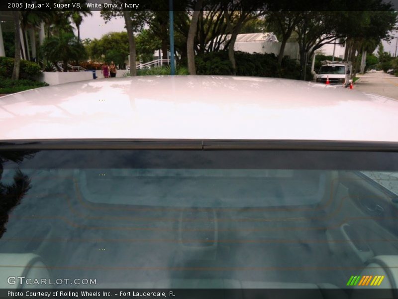 White Onyx / Ivory 2005 Jaguar XJ Super V8