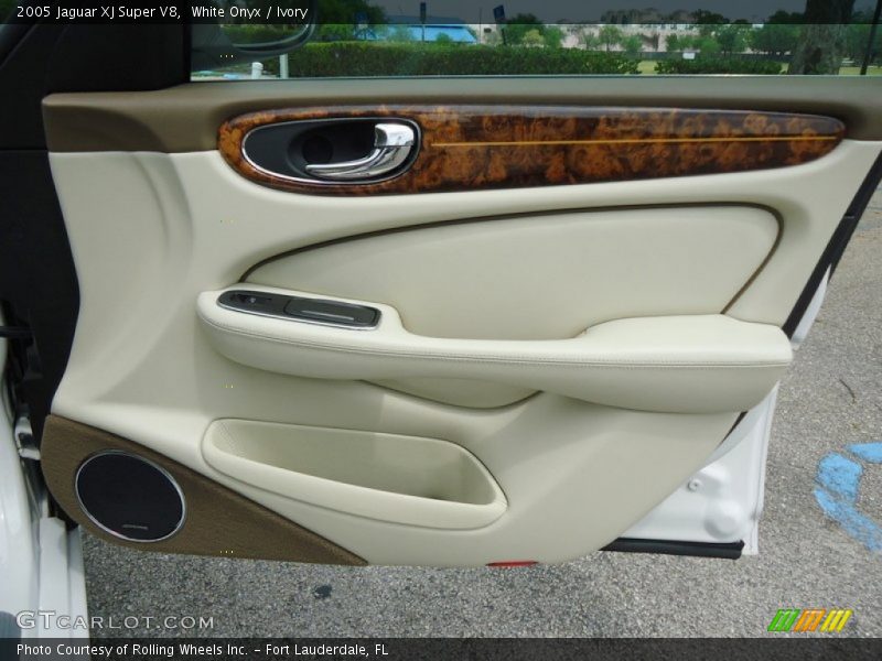 Door Panel of 2005 XJ Super V8