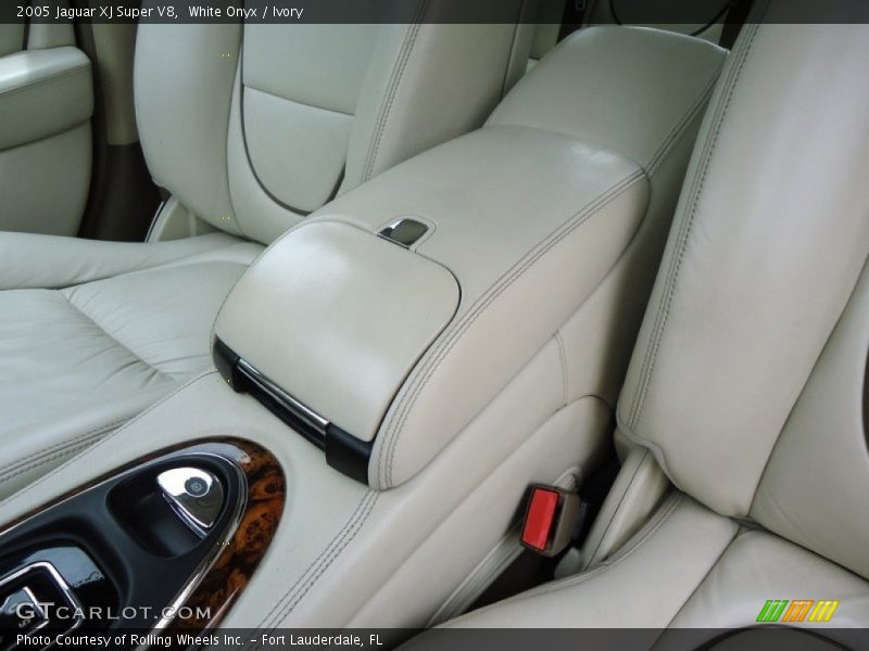 White Onyx / Ivory 2005 Jaguar XJ Super V8