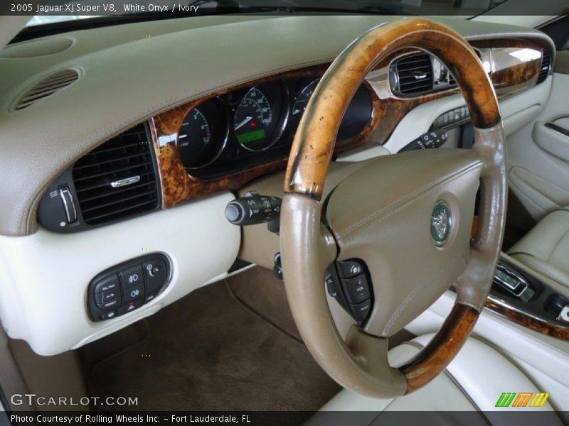  2005 XJ Super V8 Steering Wheel