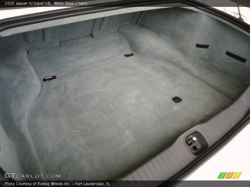  2005 XJ Super V8 Trunk