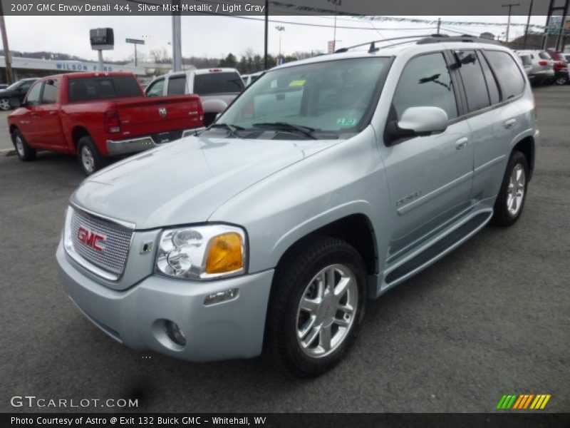 Front 3/4 View of 2007 Envoy Denali 4x4