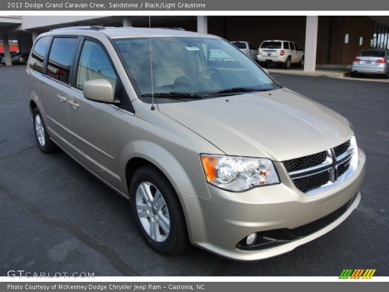 Front 3/4 View of 2013 Grand Caravan Crew