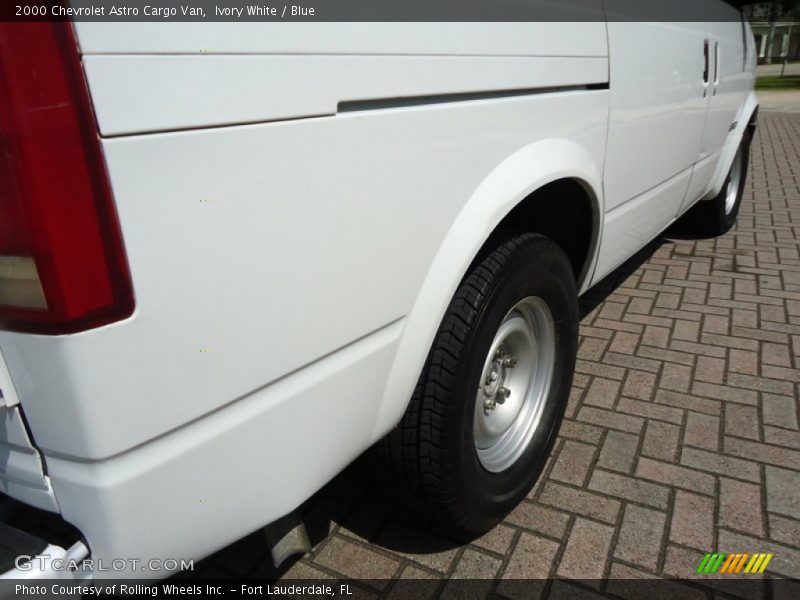 Ivory White / Blue 2000 Chevrolet Astro Cargo Van