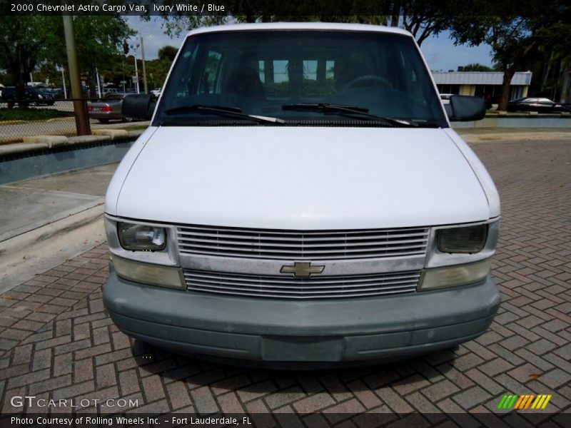Ivory White / Blue 2000 Chevrolet Astro Cargo Van