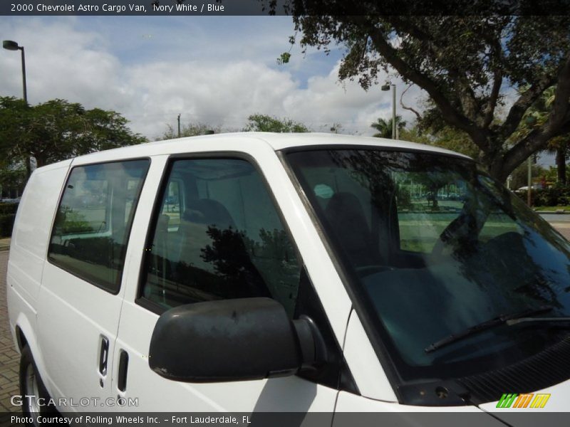 Ivory White / Blue 2000 Chevrolet Astro Cargo Van