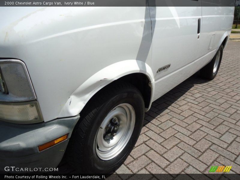 Ivory White / Blue 2000 Chevrolet Astro Cargo Van