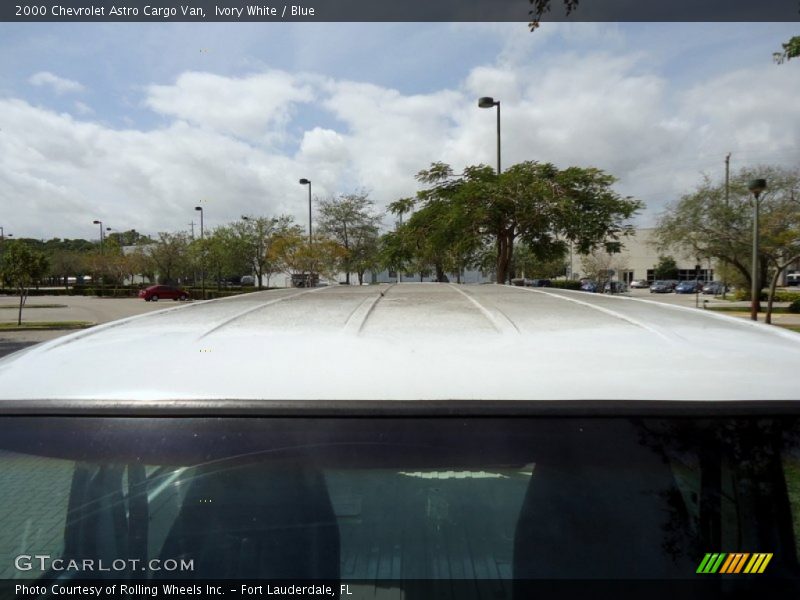 Ivory White / Blue 2000 Chevrolet Astro Cargo Van