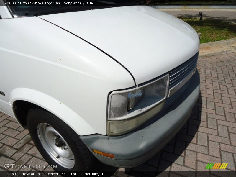 Ivory White / Blue 2000 Chevrolet Astro Cargo Van