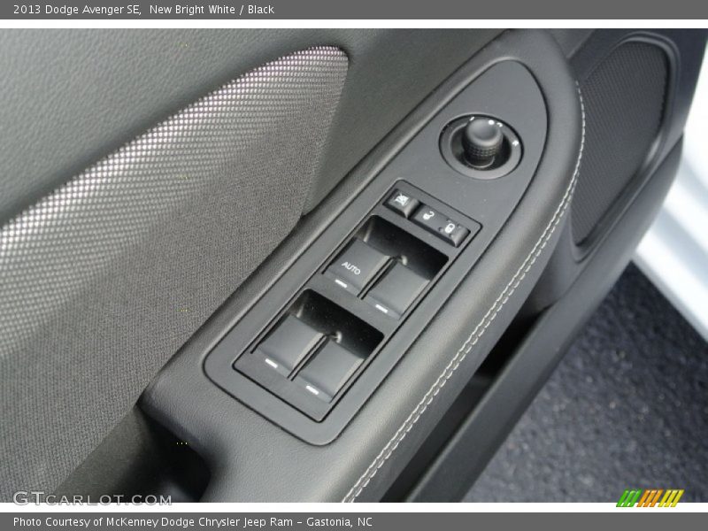 New Bright White / Black 2013 Dodge Avenger SE