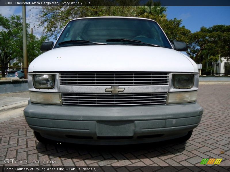 Ivory White / Blue 2000 Chevrolet Astro Cargo Van