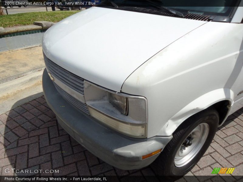 Ivory White / Blue 2000 Chevrolet Astro Cargo Van