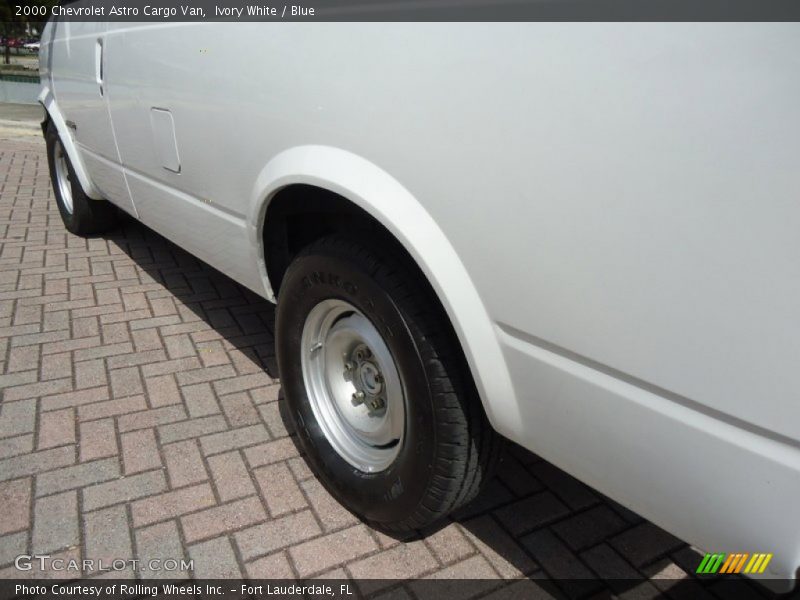 Ivory White / Blue 2000 Chevrolet Astro Cargo Van