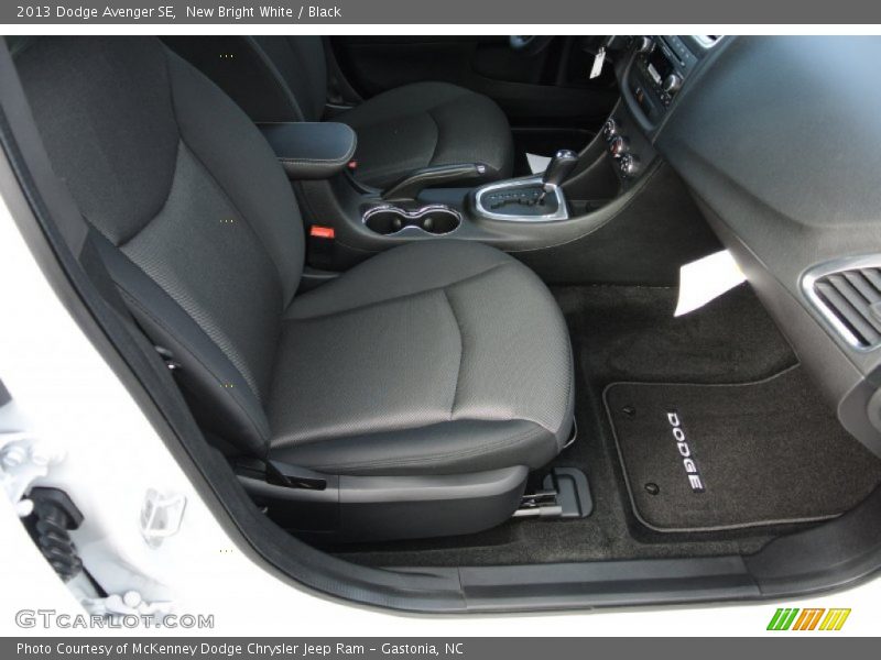 New Bright White / Black 2013 Dodge Avenger SE
