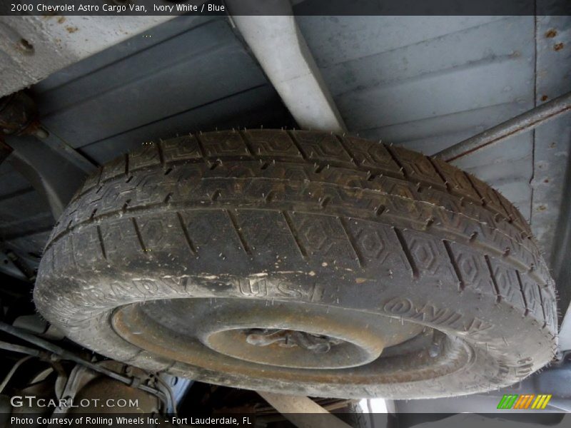 Ivory White / Blue 2000 Chevrolet Astro Cargo Van