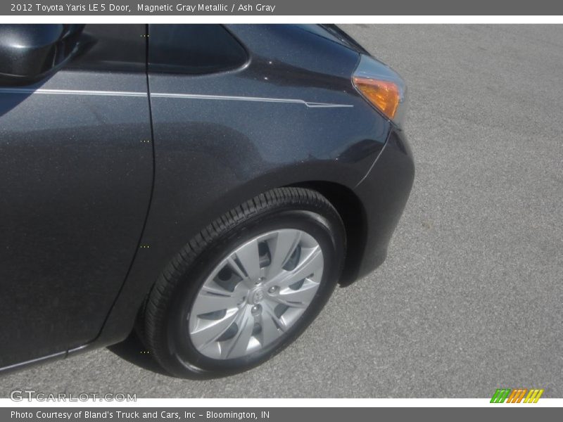 Magnetic Gray Metallic / Ash Gray 2012 Toyota Yaris LE 5 Door