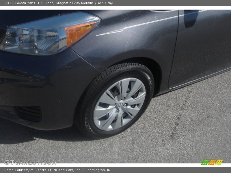 Magnetic Gray Metallic / Ash Gray 2012 Toyota Yaris LE 5 Door