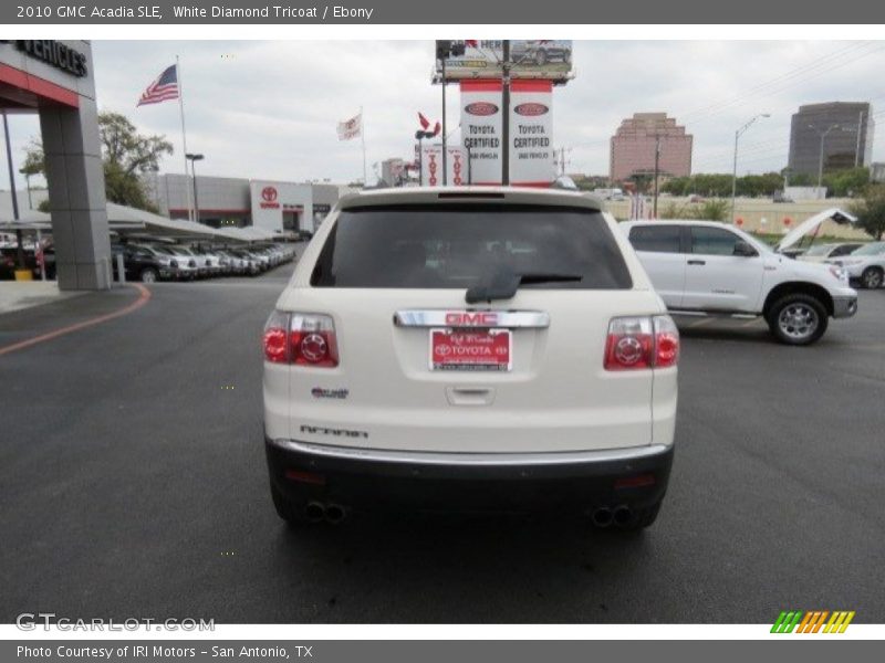 White Diamond Tricoat / Ebony 2010 GMC Acadia SLE
