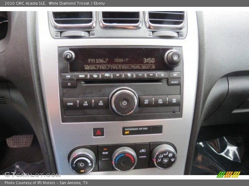 White Diamond Tricoat / Ebony 2010 GMC Acadia SLE