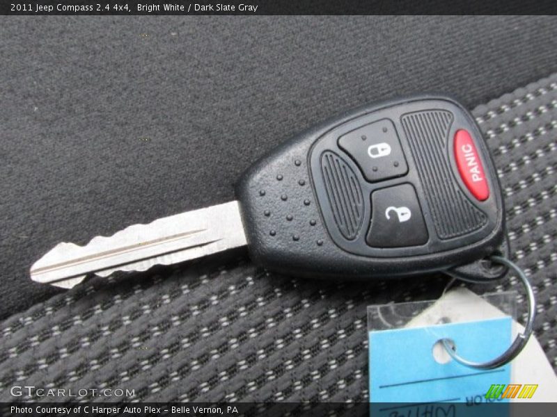 Bright White / Dark Slate Gray 2011 Jeep Compass 2.4 4x4