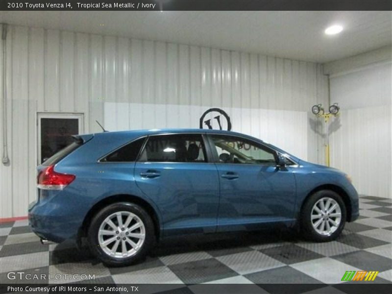 Tropical Sea Metallic / Ivory 2010 Toyota Venza I4