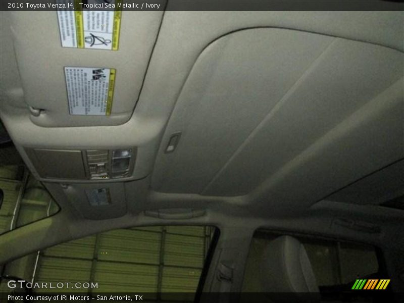 Tropical Sea Metallic / Ivory 2010 Toyota Venza I4