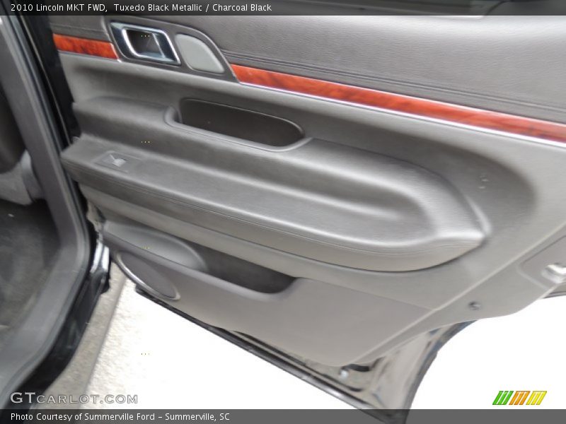 Tuxedo Black Metallic / Charcoal Black 2010 Lincoln MKT FWD