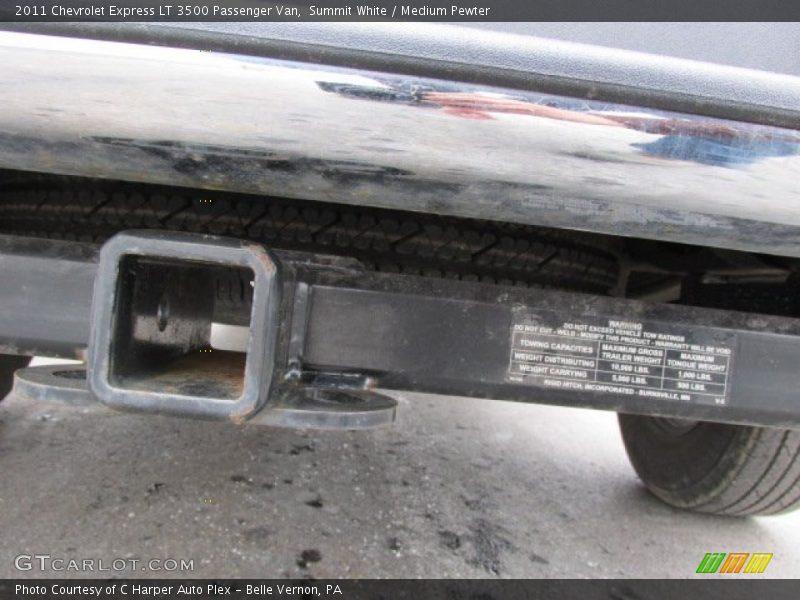 Summit White / Medium Pewter 2011 Chevrolet Express LT 3500 Passenger Van