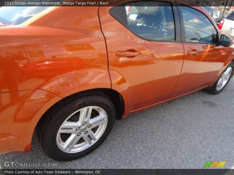 Mango Tango Pearl / Black 2011 Dodge Avenger Mainstreet