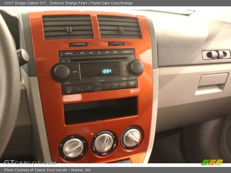 Controls of 2007 Caliber SXT