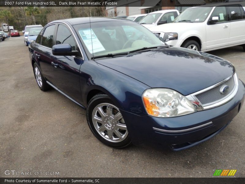 Front 3/4 View of 2007 Five Hundred SEL