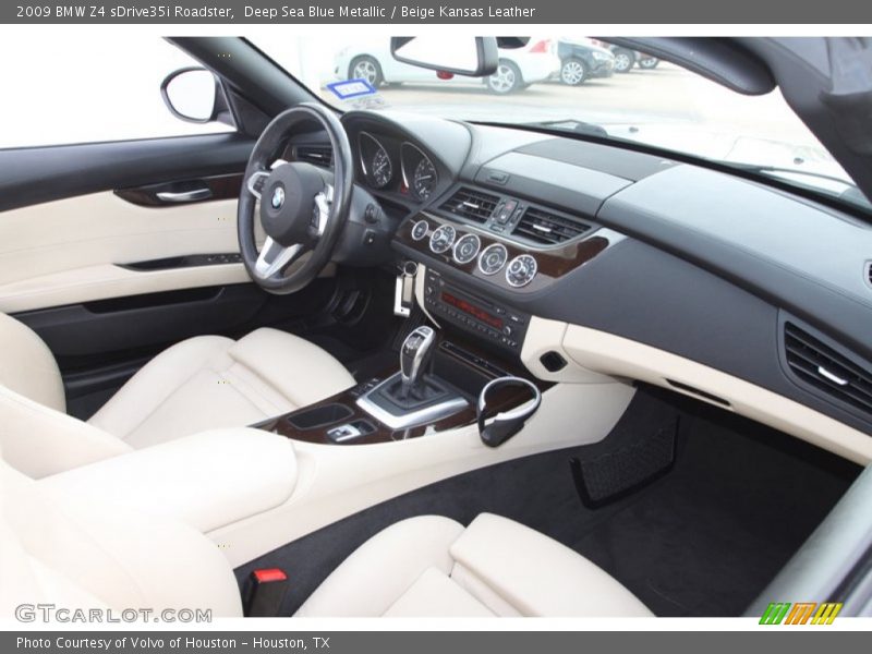 Dashboard of 2009 Z4 sDrive35i Roadster