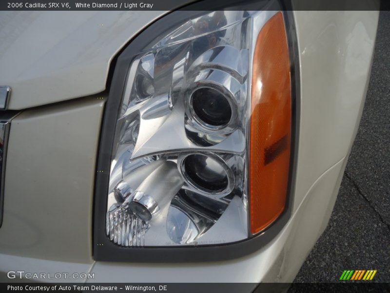White Diamond / Light Gray 2006 Cadillac SRX V6