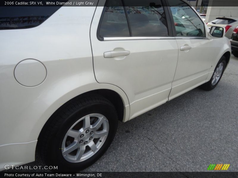 White Diamond / Light Gray 2006 Cadillac SRX V6