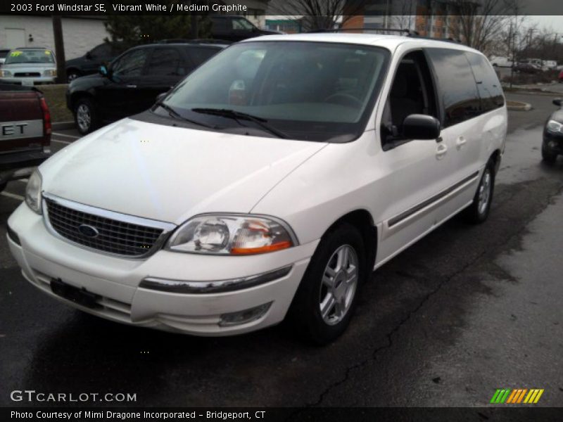 Front 3/4 View of 2003 Windstar SE