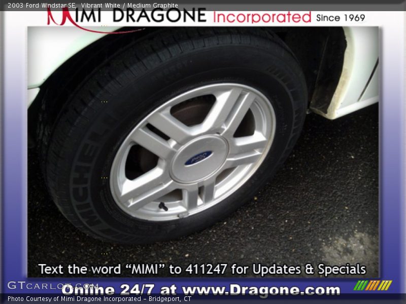 Vibrant White / Medium Graphite 2003 Ford Windstar SE