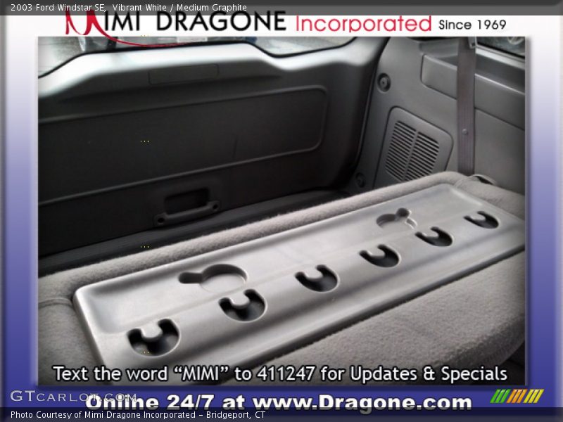 Vibrant White / Medium Graphite 2003 Ford Windstar SE