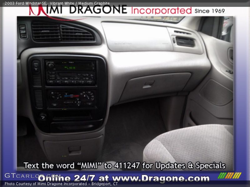 Vibrant White / Medium Graphite 2003 Ford Windstar SE