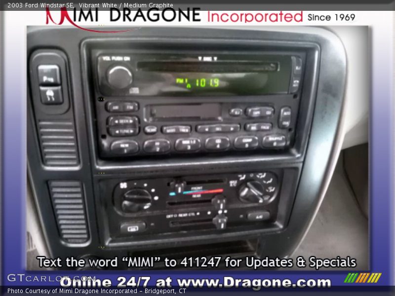 Vibrant White / Medium Graphite 2003 Ford Windstar SE