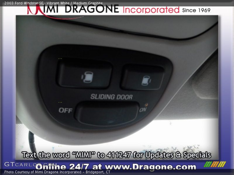 Vibrant White / Medium Graphite 2003 Ford Windstar SE