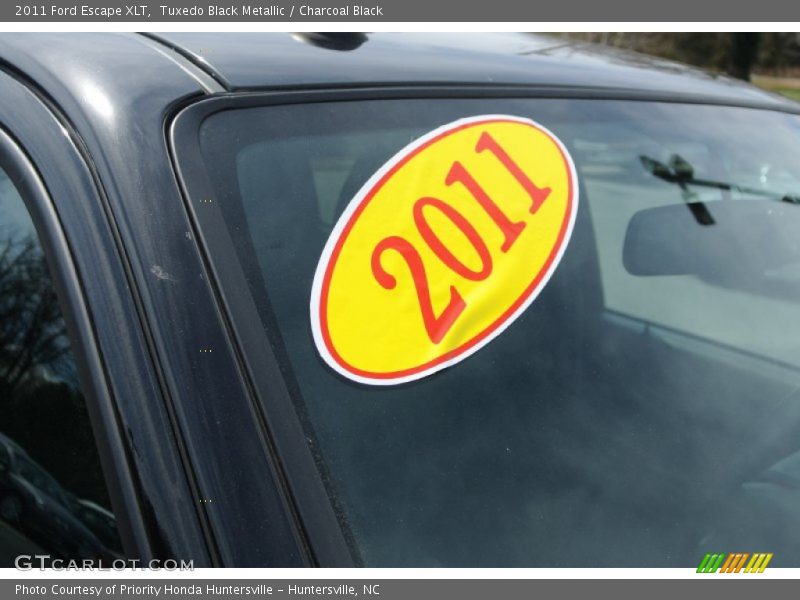 Tuxedo Black Metallic / Charcoal Black 2011 Ford Escape XLT