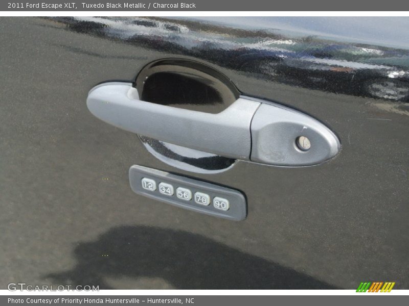 Tuxedo Black Metallic / Charcoal Black 2011 Ford Escape XLT