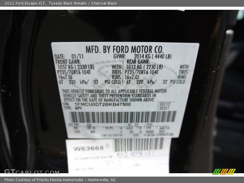 Tuxedo Black Metallic / Charcoal Black 2011 Ford Escape XLT