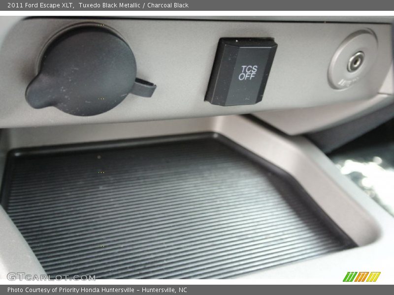 Tuxedo Black Metallic / Charcoal Black 2011 Ford Escape XLT