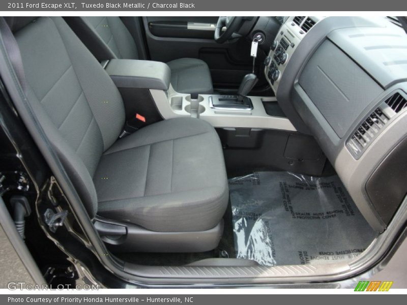 Tuxedo Black Metallic / Charcoal Black 2011 Ford Escape XLT
