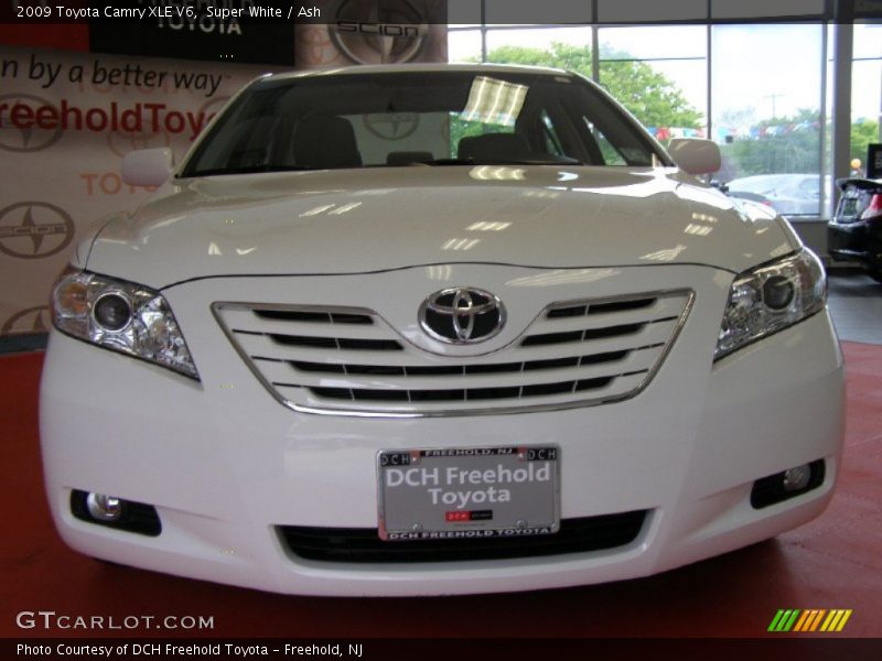 Super White / Ash 2009 Toyota Camry XLE V6