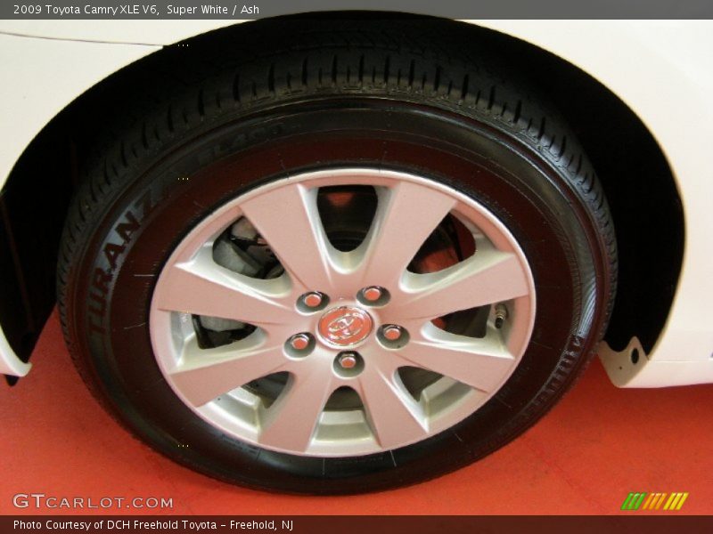 Super White / Ash 2009 Toyota Camry XLE V6